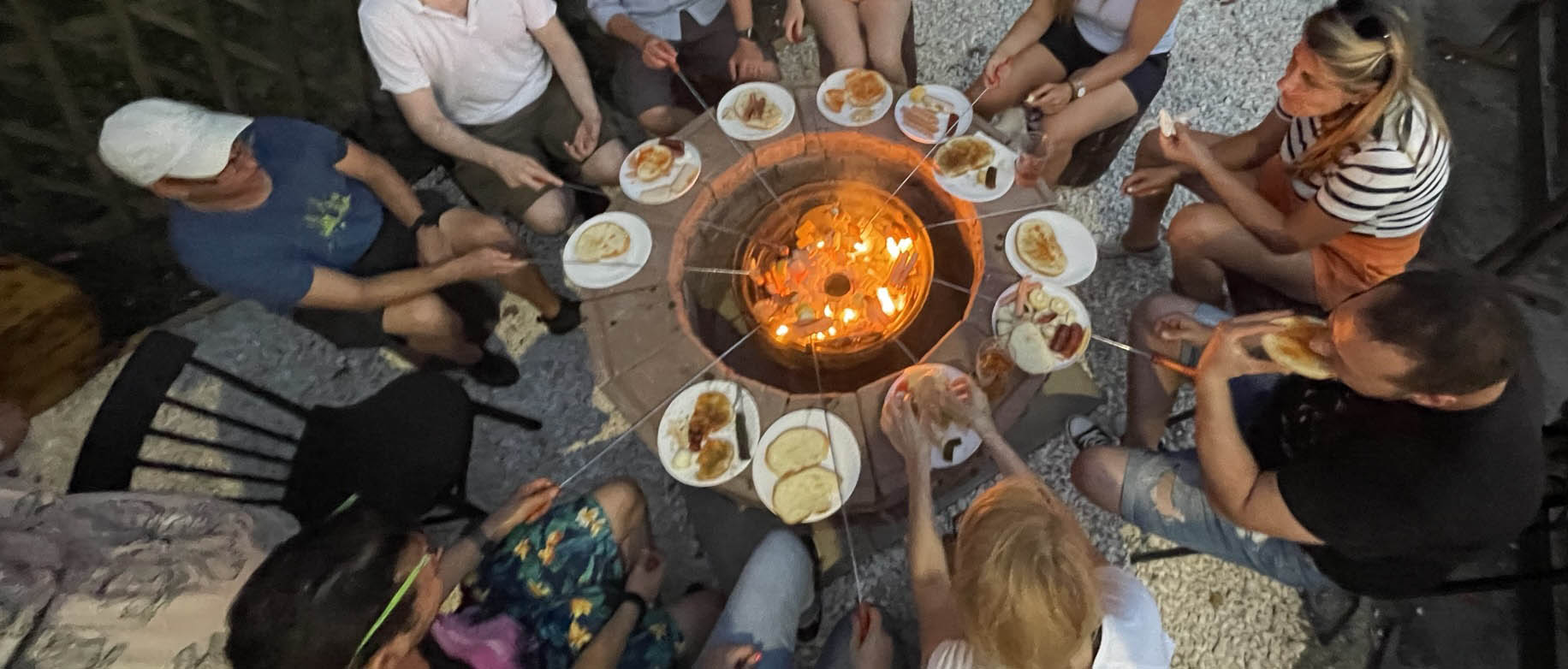 csapatépítő vízitúra bográcsozással, szalonnasütéssel.